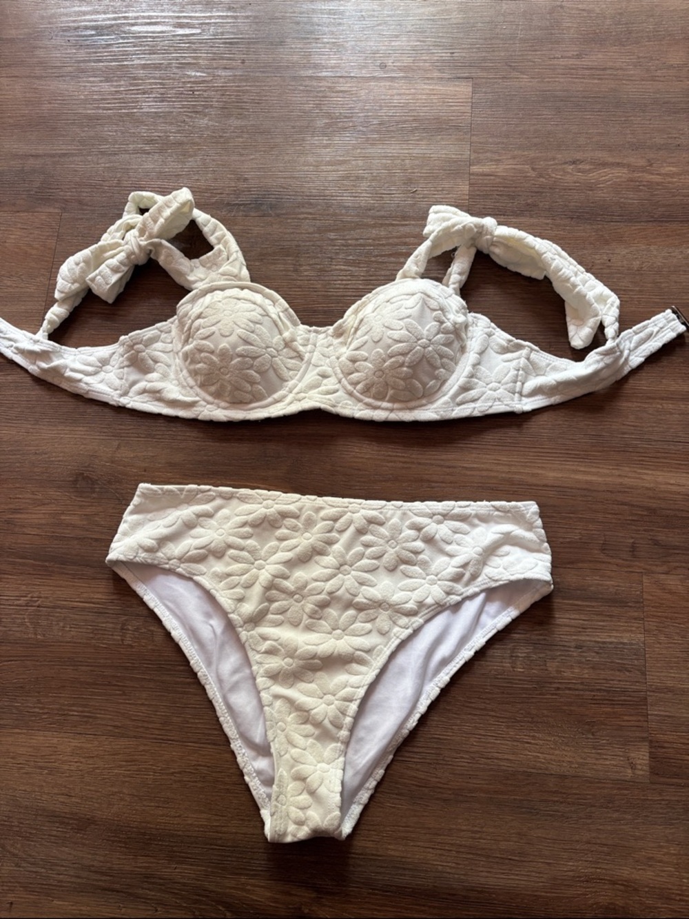 SHEIN Floral Textured Bikini Set